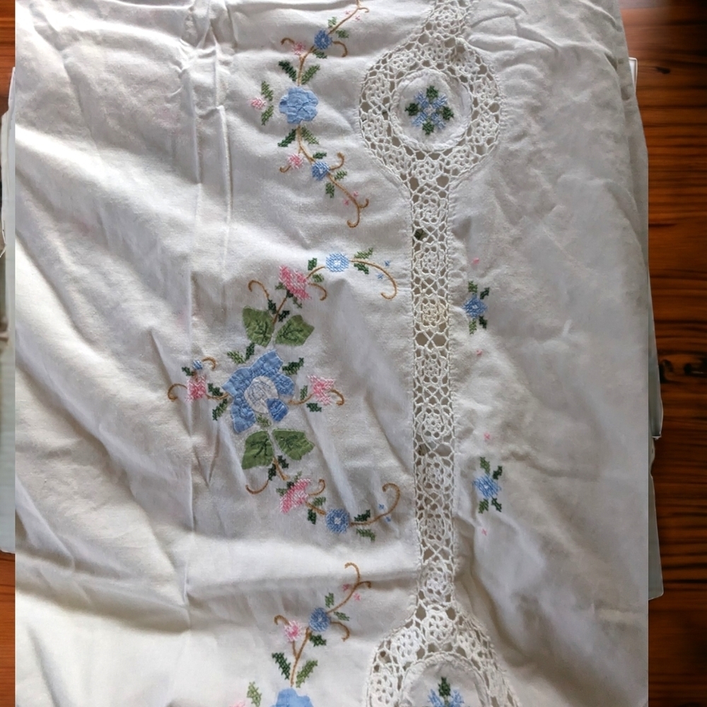 Vintage Embroidered Tablecloth 110"x60" Appliqued Crossstitch Flowers & Lace - Picture 3 of 6